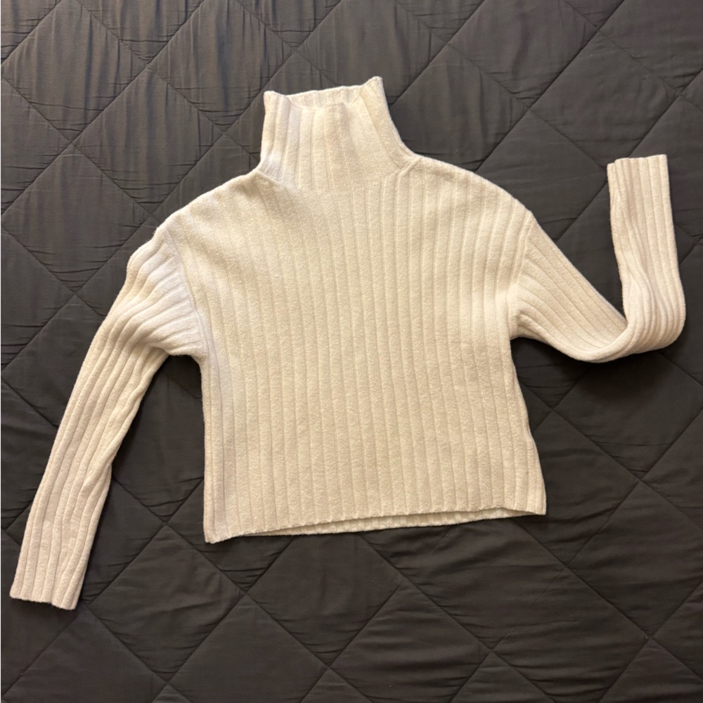 Chic Cream Ribbed Turtleneck Sweater - Picture 2 of 8